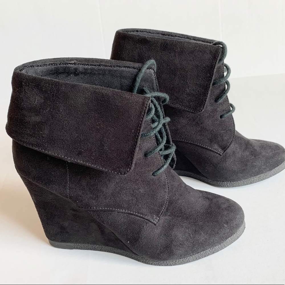 MOSSIMO SUPPLY CO. Black wedge bootie.